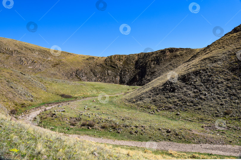 Скачать Древние горы Хакасии. Сахсыр фотосток Ozero