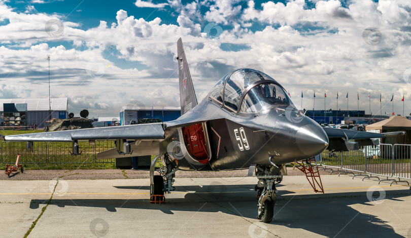 Скачать Самолет Як-130 фотосток Ozero