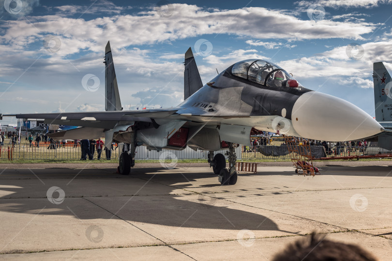 Скачать Истребитель Су-27 на выставке МАКС 2015 фотосток Ozero