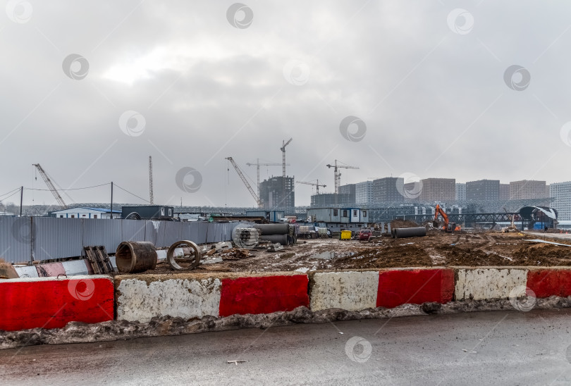 Скачать Дома строителей, которые возводят станцию метро фотосток Ozero