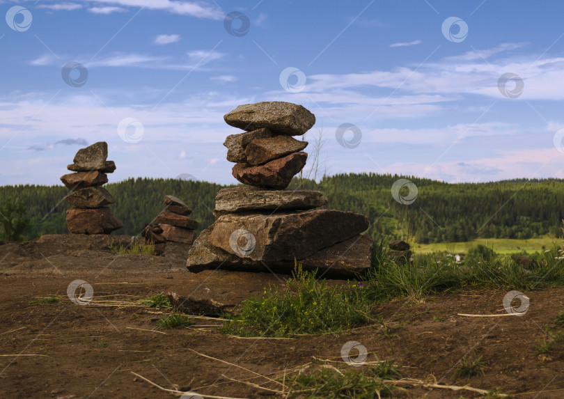 Скачать каменная пирамида фотосток Ozero