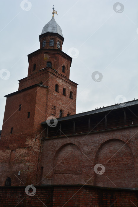 Скачать Россия, Великий Новгород - 29.04.2017. Крепость в Великом Новгороде. Башня Кокуй. фотосток Ozero