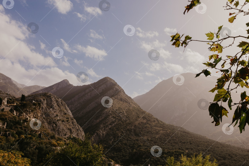 Скачать Горы недалеко от Старого Бара, Черногория фотосток Ozero