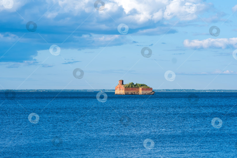 Скачать древний морской форт в Балтийском море на закате фотосток Ozero