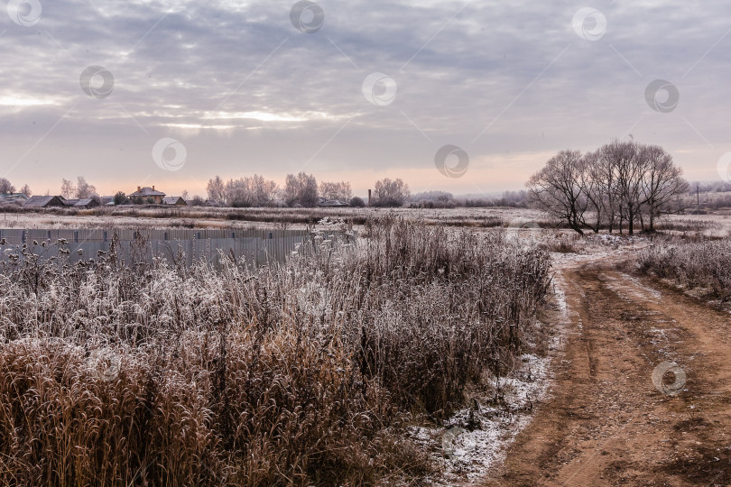 Скачать Зима, день, проселочная дорога в деревню фотосток Ozero