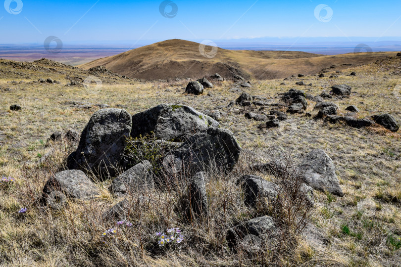 Скачать Древние горы Хакасии. Сахсыр фотосток Ozero