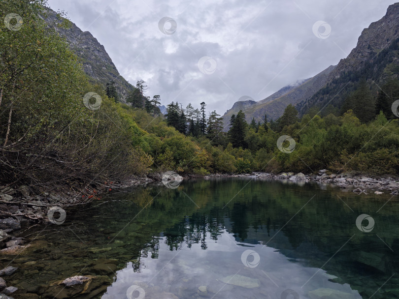 Скачать Горное озеро фотосток Ozero