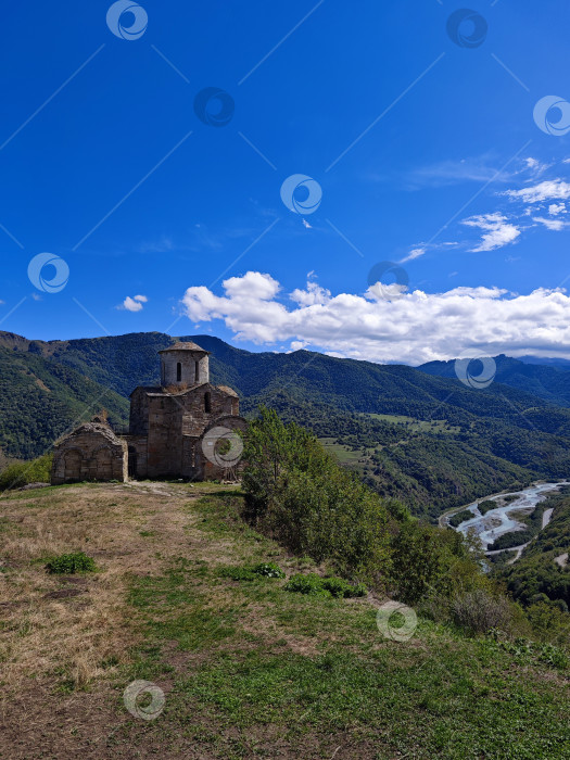 Скачать древний христианский храм 10 века фотосток Ozero