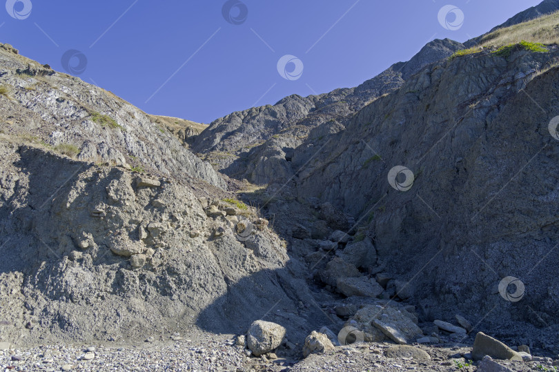 Скачать Результаты эрозии и выветривания на глинистых склонах. фотосток Ozero