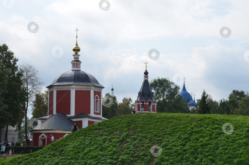 Скачать Церковь Успения Пресвятой Богородицы на Княжьем дворе (Успенская церковь) - православный храм 17 века в городе Суздаль Владимирской области, входящем в Золотое кольцо России фотосток Ozero