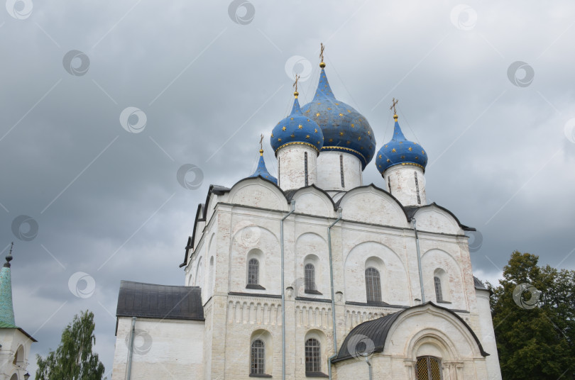 Скачать Рождественский собор (Собор Рождества Пресвятой Богородицы) Суздальского кремля – древнейшей части города Суздаль Владимирской области, входящего в Золотое кольцо России фотосток Ozero