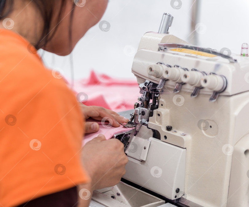 Скачать текстильная и швейная фабрика фотосток Ozero