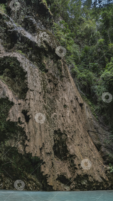 Скачать Необычный тропический водопад. фотосток Ozero