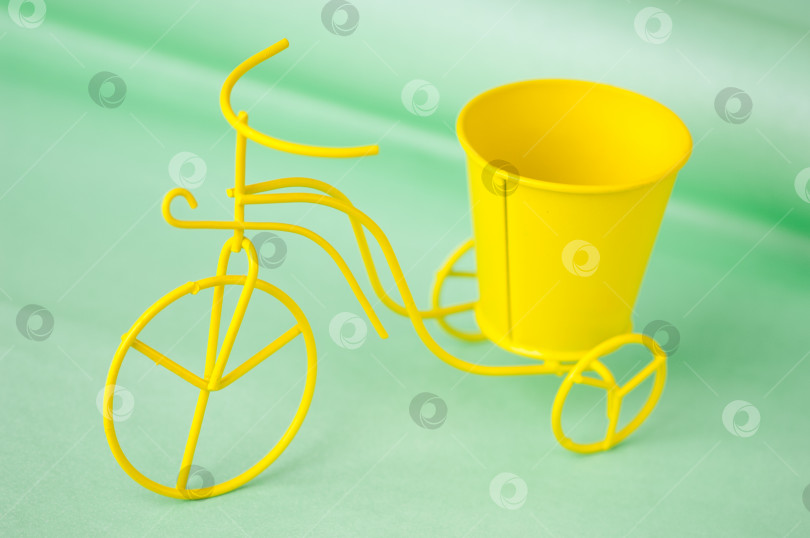 Скачать сувенирный игрушечный велосипед фотосток Ozero
