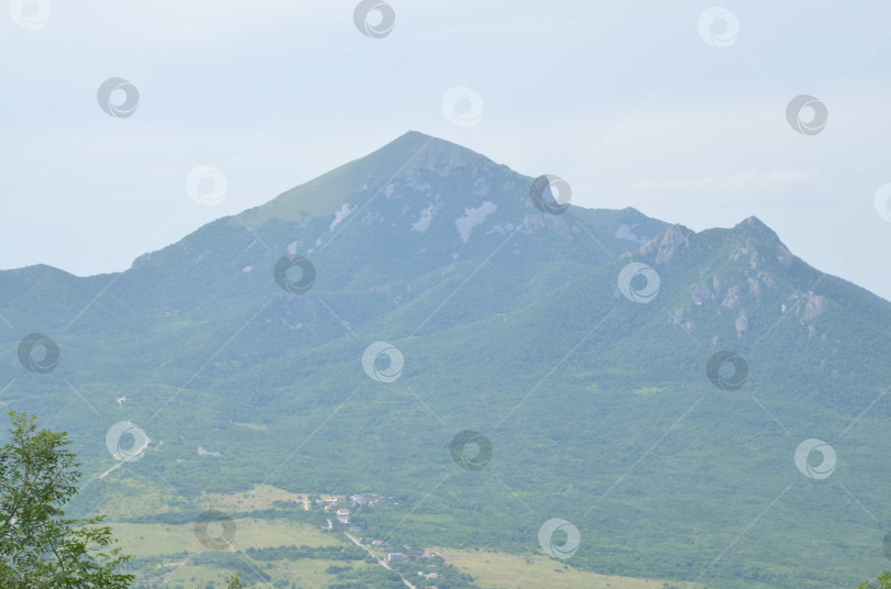 Скачать Вид на гору Бештау с вершины горы Машук в Пятигорске фотосток Ozero