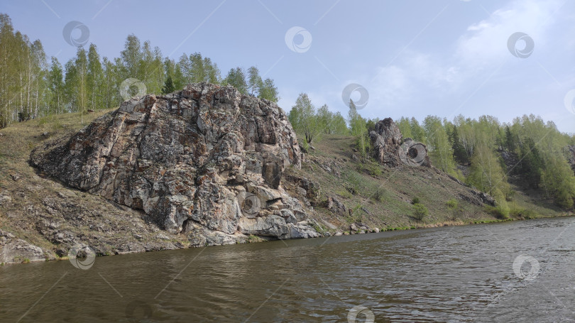 Скачать Скалистый берег фотосток Ozero