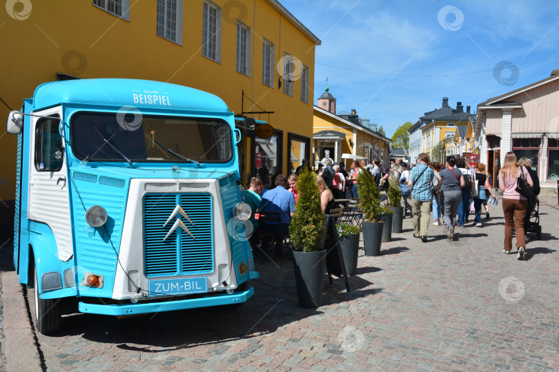 Скачать Порвоо, Финляндия - 12.05.2018  Ретро автомобиль Citroën Type H фотосток Ozero