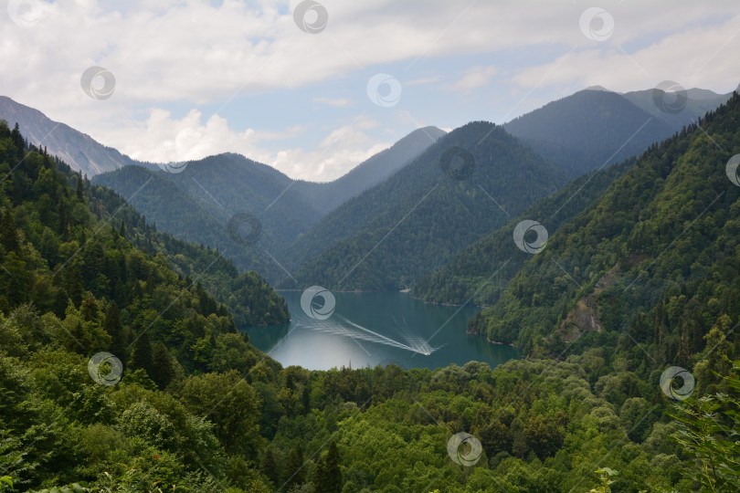 Скачать Озеро Рица в Абхазии фотосток Ozero