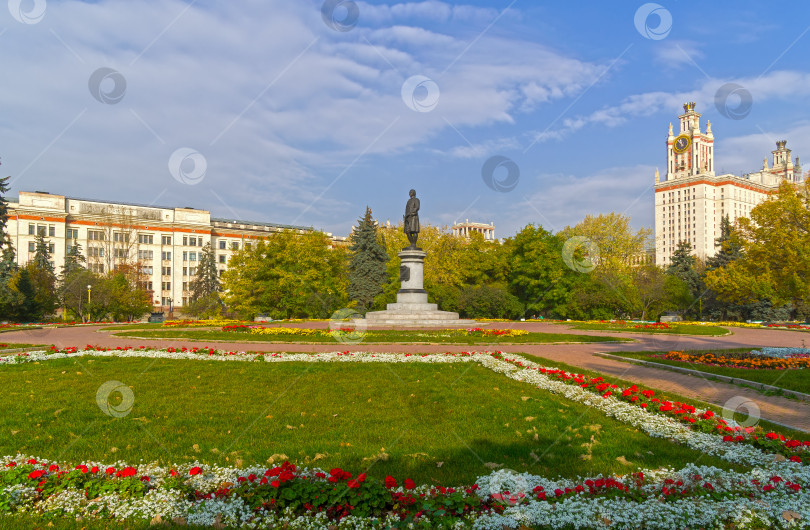 Скачать Памятник основателю Московского университета Михаилу Ломоносову фотосток Ozero