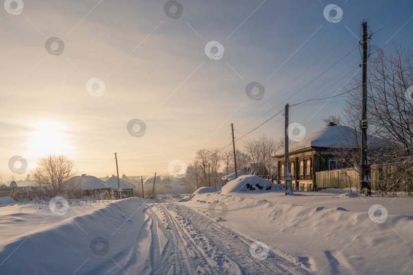 Скачать дорога через заснеженную деревню фотосток Ozero