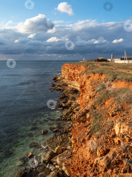 Скачать Солнечный берег на закате, мыс Херсонес в Севастополе. фотосток Ozero