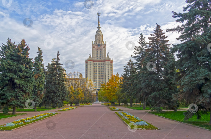 Скачать Главный корпус Московского государственного университета фотосток Ozero