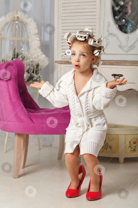 Скачать Маленькая девочка-модница фотосток Ozero