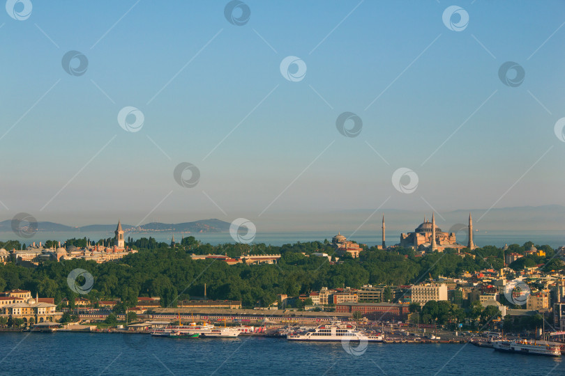 Скачать Стамбул. С Галатской башни открывается вид на город и море. фотосток Ozero