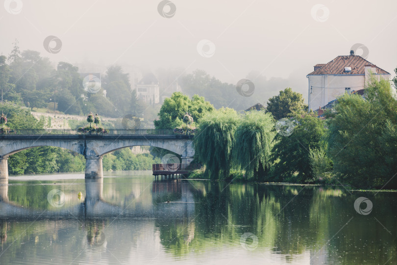 Скачать Живописный вид на город Перигор во Франции фотосток Ozero