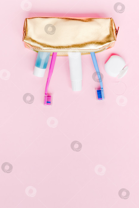 Скачать Средства для гигиены зубов и ухода за полостью рта flatlay фотосток Ozero