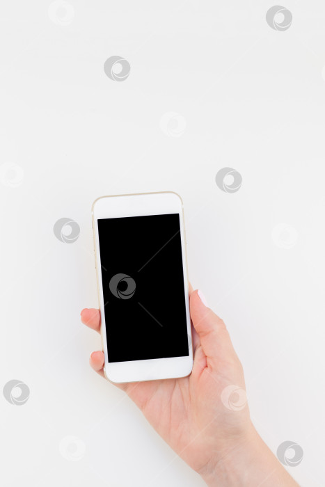 Скачать Женская рука с макетом смартфона фотосток Ozero