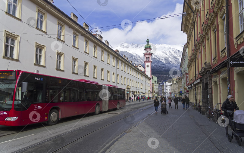 Скачать Улица Марии Терезии в Инсбруке, Австрия. фотосток Ozero