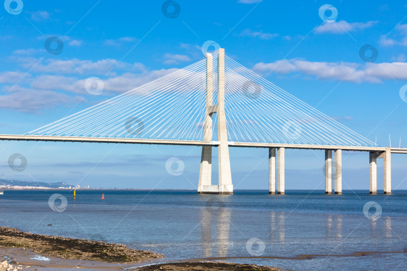 Скачать Мост Васко да Гама (Ponte Vasco da Gama), Лиссабон фотосток Ozero