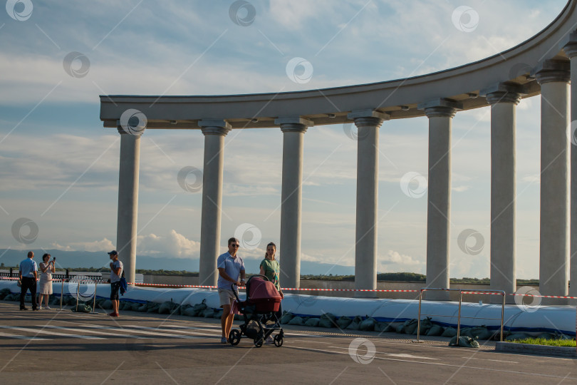 Скачать Заградительные сооружения для предотвращения затопления набережной реки Амур. фотосток Ozero