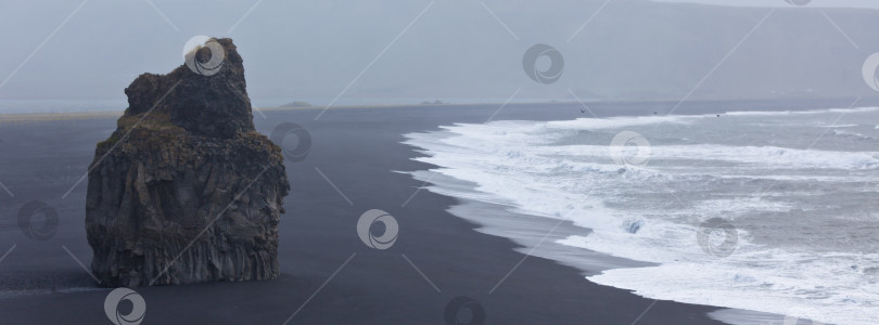 Скачать Черный пляж Дырхолей, Исландия фотосток Ozero