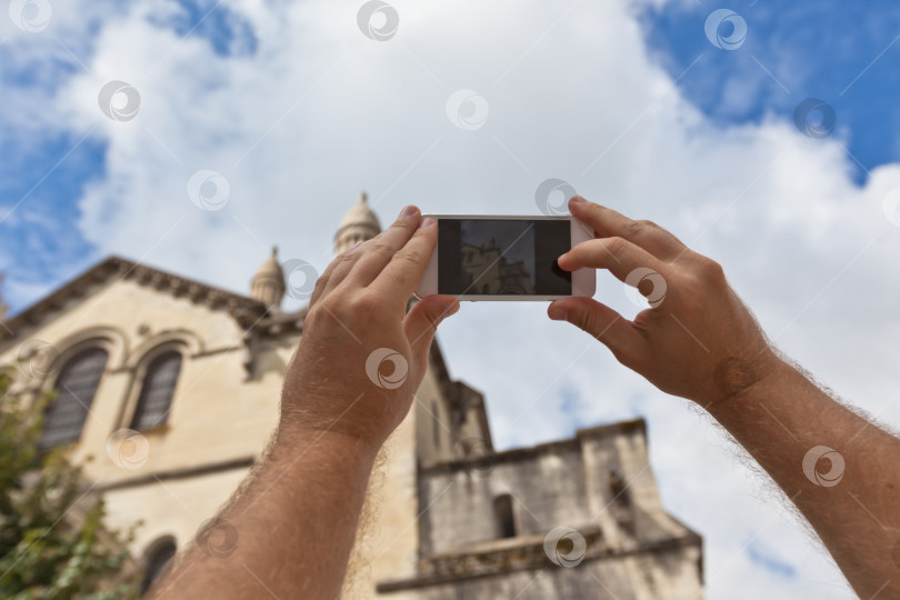 Скачать Турист фотографирует Периге, Франция фотосток Ozero