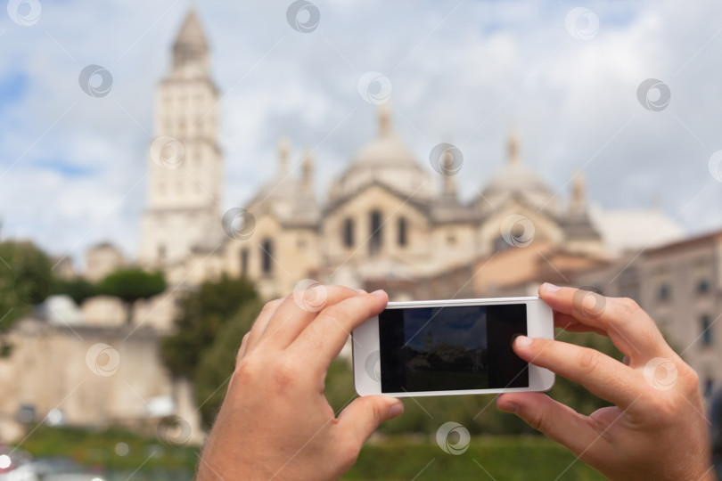 Скачать Турист фотографирует Периге, Франция фотосток Ozero