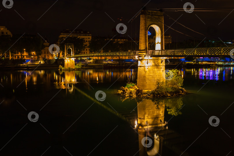 Скачать Мост через реку Рона в Лионе, Франция, ночью фотосток Ozero