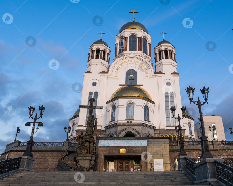 Скачать Храм на Крови в честь Всех святых, в земле Российской просиявших, в Екатеринбурге, Россия фотосток Ozero