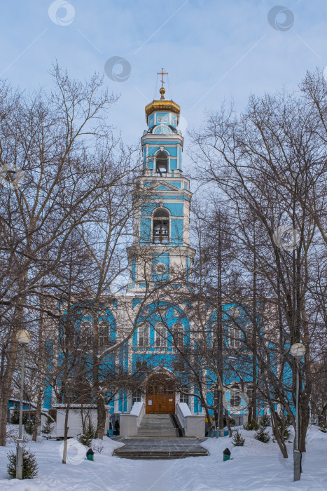 Скачать Зимний городской пейзаж. Вознесенская церковь в Екатеринбурге фотосток Ozero