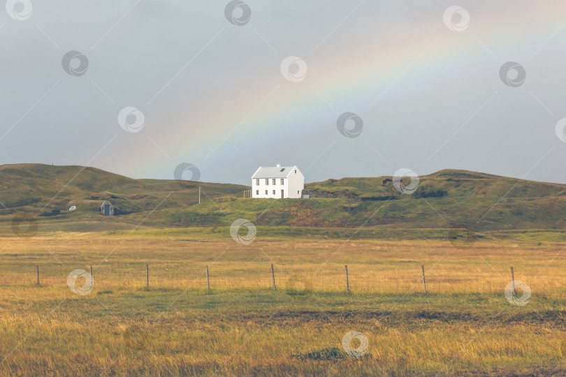 Скачать Южноисландский пейзаж с радугой фотосток Ozero
