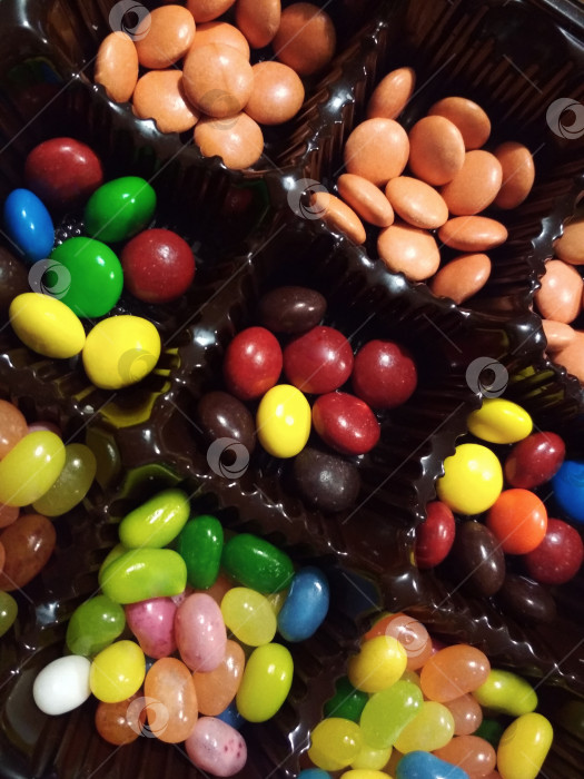 Скачать Красочное сладкое шоколадное драже jelly bean еда вкусный десерт макро фото фотосток Ozero