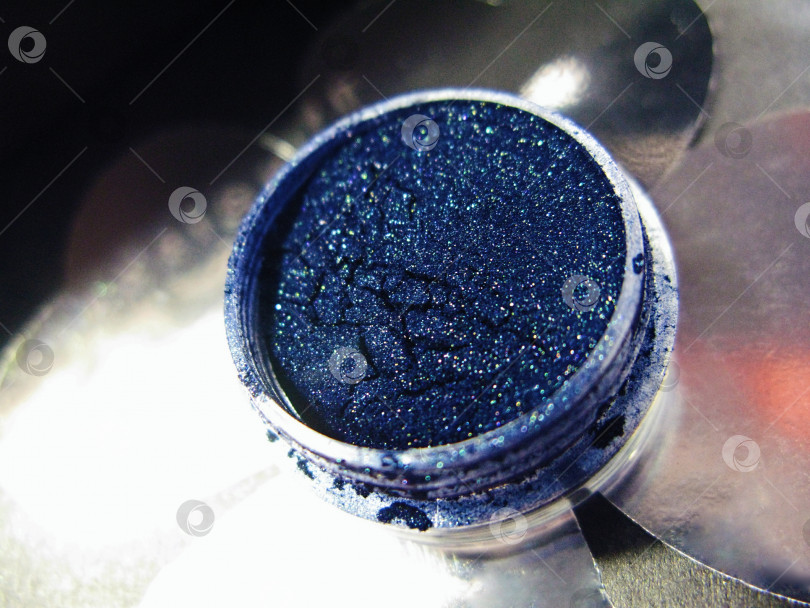 Скачать Макросъемка голубые тени для век пигментный блеск косметический макияж фотосток Ozero