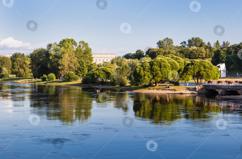 Скачать Зона отдыха на берегу реки Нарва, Эстония. фотосток Ozero