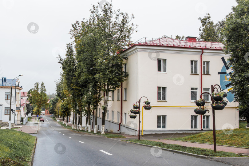 Скачать Пустынная улица названа в честь художника Марка Шагала, уроженца города Витебска. Беларусь фотосток Ozero