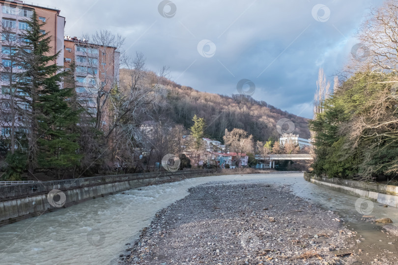 Скачать Хоста - курорт на Черноморском побережье Кавказа, микрорайон города Сочи, расположенный в устье горной реки Хоста. фотосток Ozero