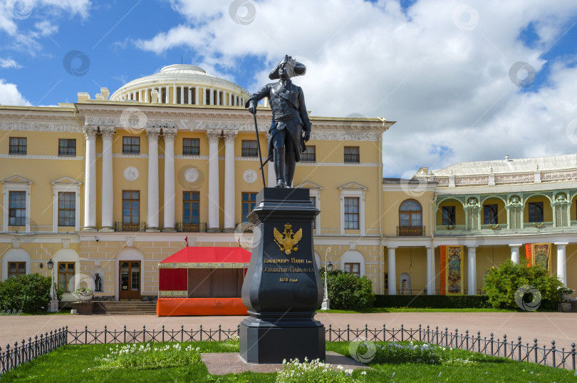 Скачать Памятник императору Павлу  фотосток Ozero