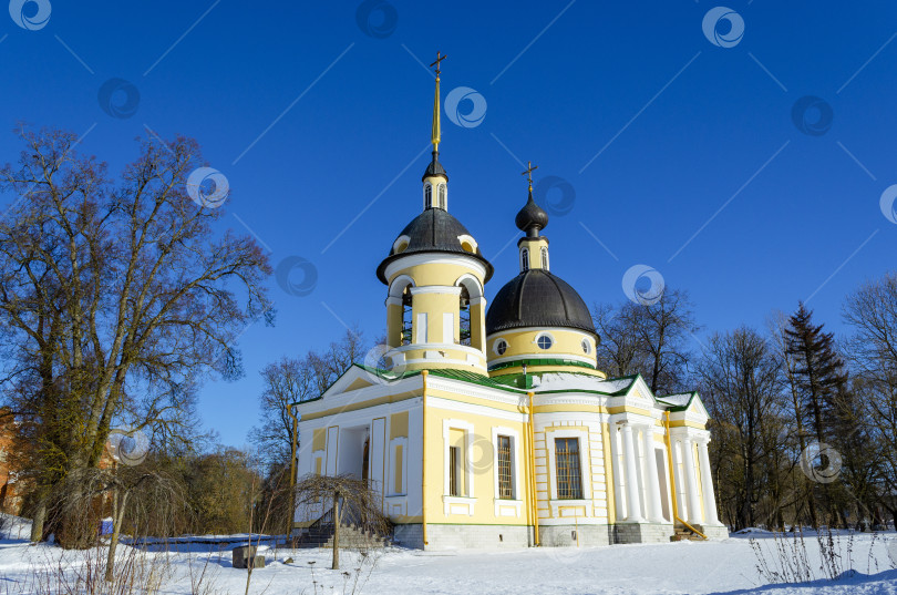 Скачать Древняя церковь Живоначальной Троицы  фотосток Ozero