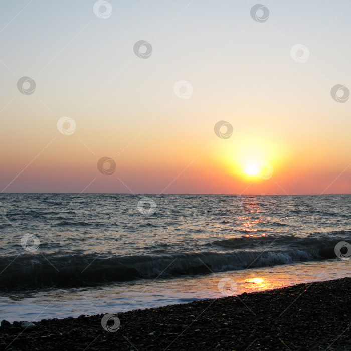 Скачать Фантастическое море океан оранжевый закат горизонт небо фото фотосток Ozero