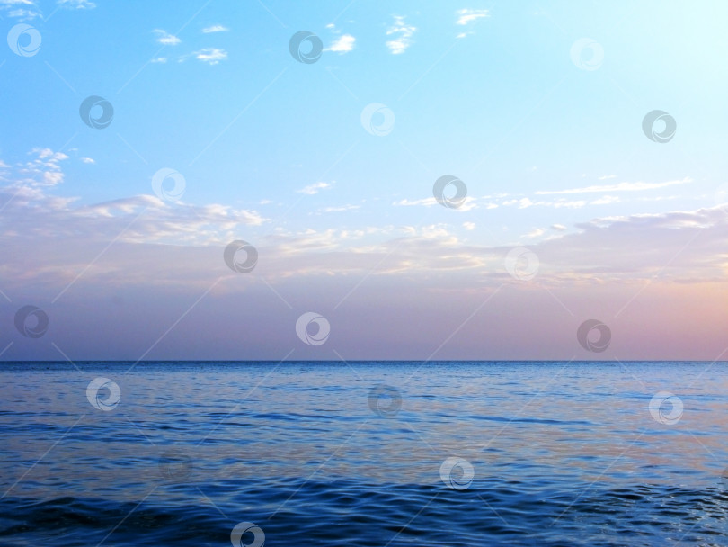 Скачать Синее море океан горизонт небо облака фото фотосток Ozero